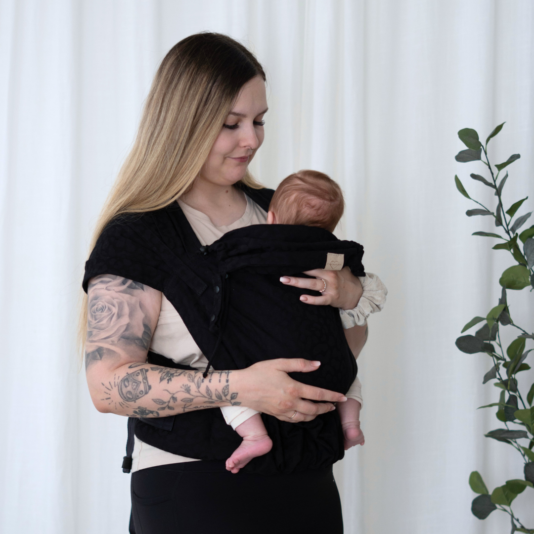 Babytrage mit Schnallen – schnell angelegt, passt Mama und Papa, wächst mit deinem Baby vom Neugeborenen bis ins erste Lebensjahr