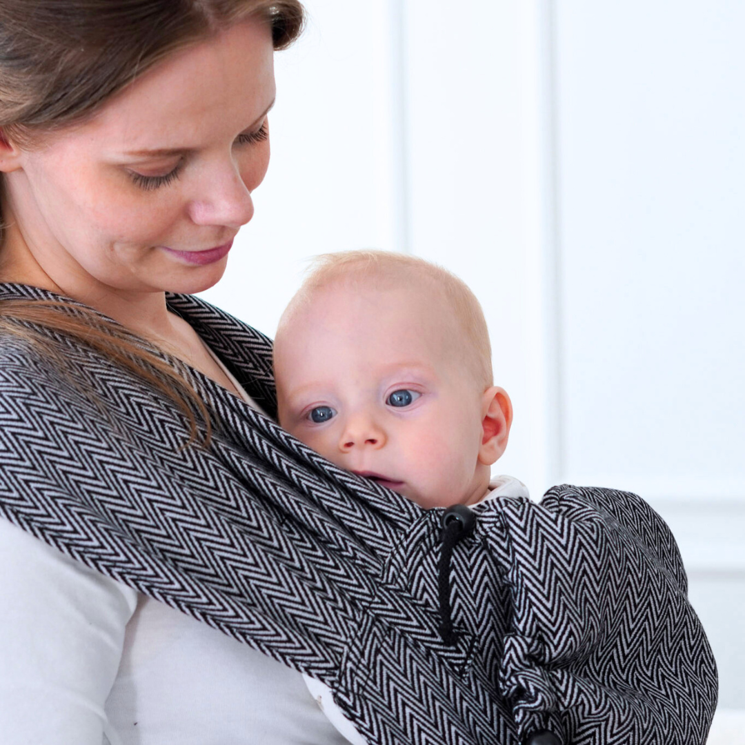 Babytrage mit Schnallen – schnell angelegt, passt Mama und Papa, wächst mit deinem Baby vom Neugeborenen bis ins erste Lebensjahr