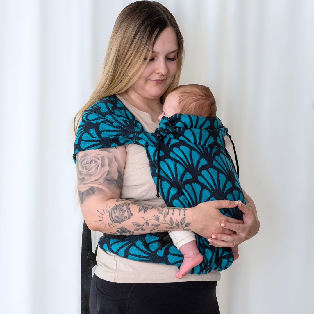 Babytrage mit Schnallen – schnell angelegt, passt Mama und Papa, wächst mit deinem Baby vom Neugeborenen bis ins erste Lebensjahr