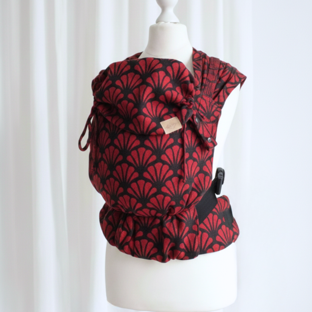 SimpleeBaby Click.it FullBuckle Babytrage ab Geburt – ergonomische Babytrage für Neugeborene und Kleinkinder, bequem für Eltern und Kind - Schwarz rot