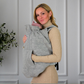 Tragecover für Babytragen mit verstellbarer Größe und Nackenweite, Reflektorstreifen, Kragenschutz, Handwärmertasche und Durchgriff für Nähe zum Baby